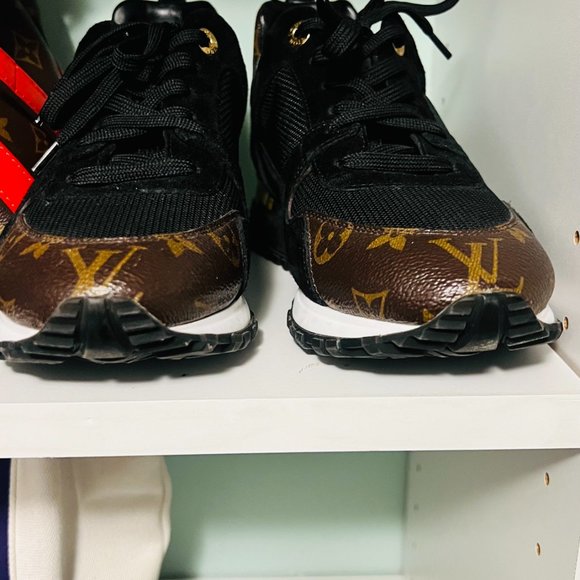 Louis Vuitton Runaway Sneaker - Picture 3 of 5